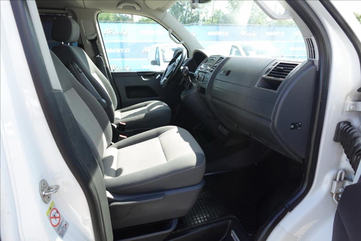 2013 Volkswagen CARAVELLE - 17