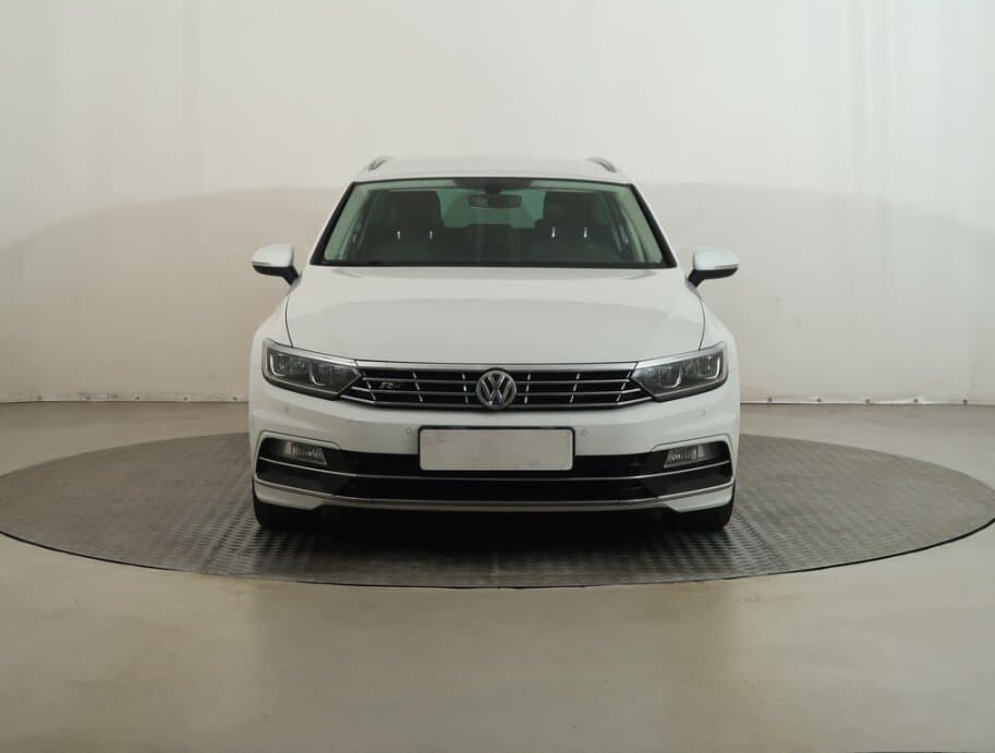 2017 Volkswagen PASSAT - 3