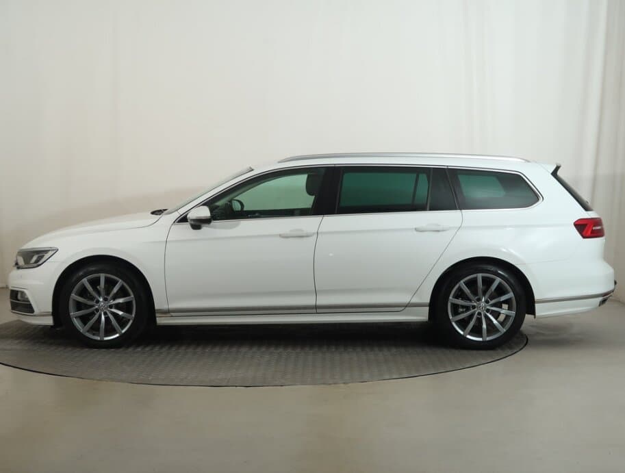 2017 Volkswagen PASSAT - 7