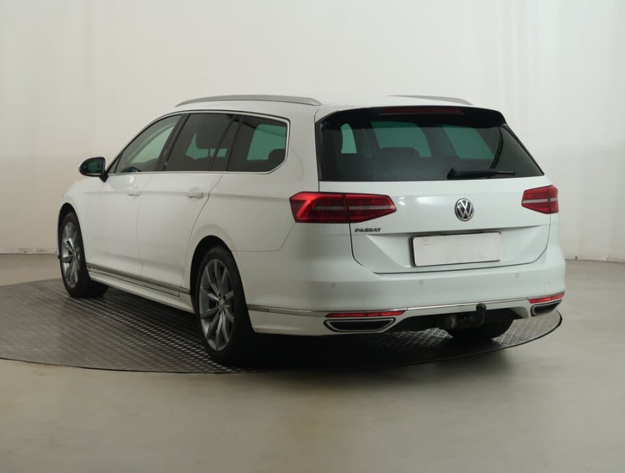 2017 Volkswagen PASSAT - 9