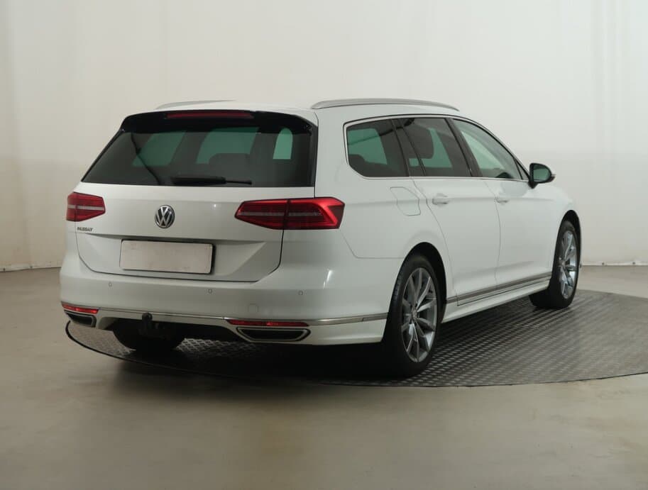 2017 Volkswagen PASSAT - 13
