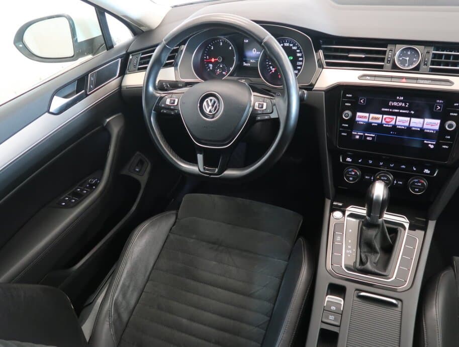 2017 Volkswagen PASSAT - 17