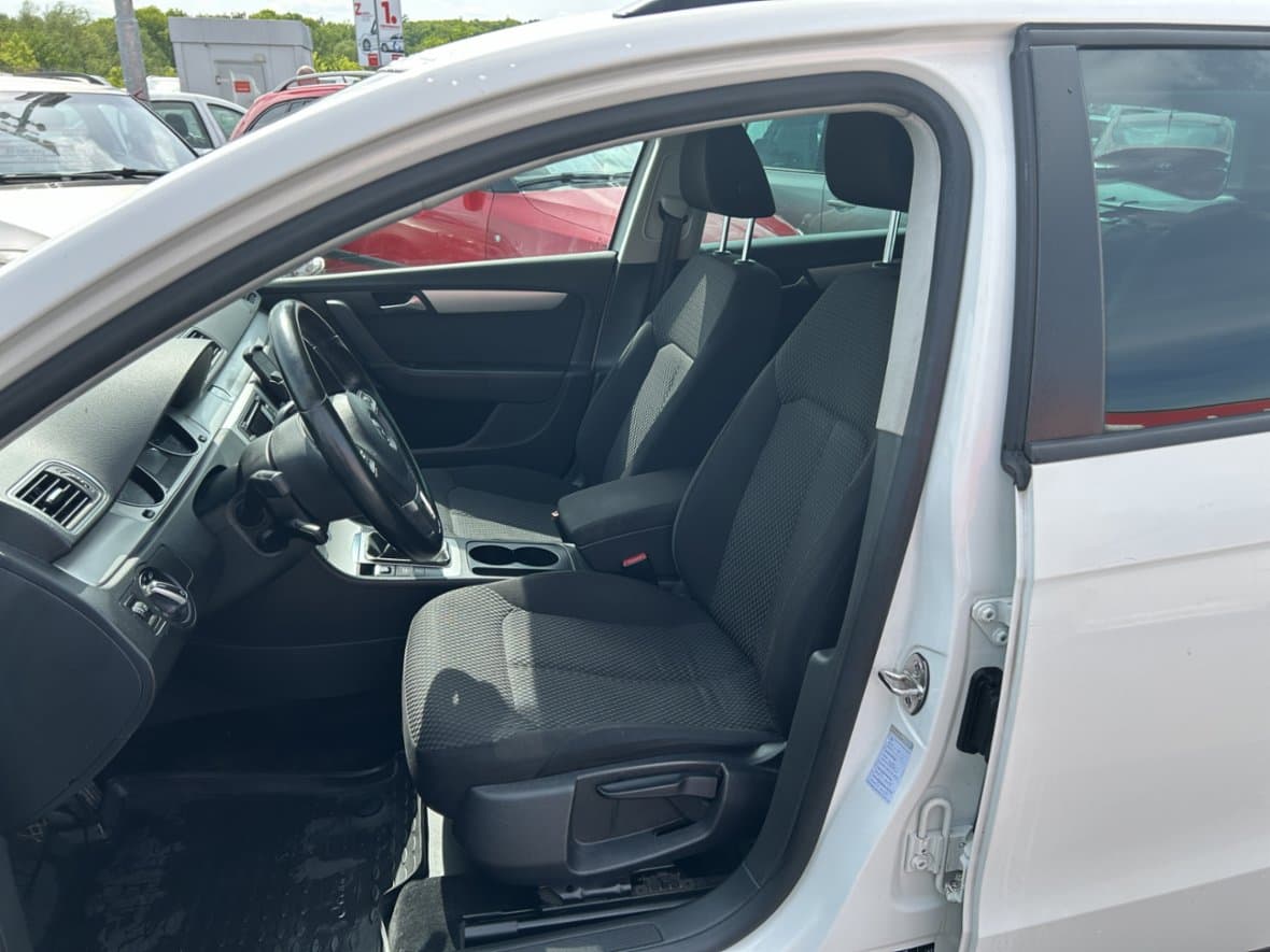 2014 Volkswagen PASSAT - 9