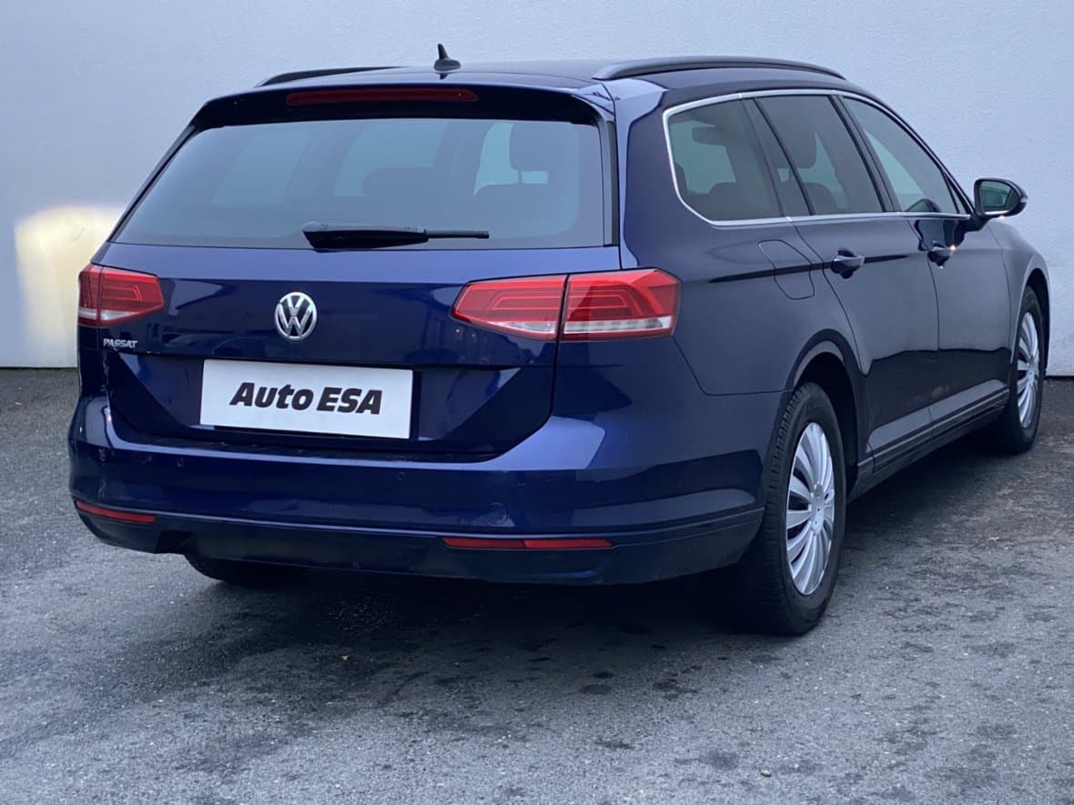 2018 Volkswagen PASSAT - 4