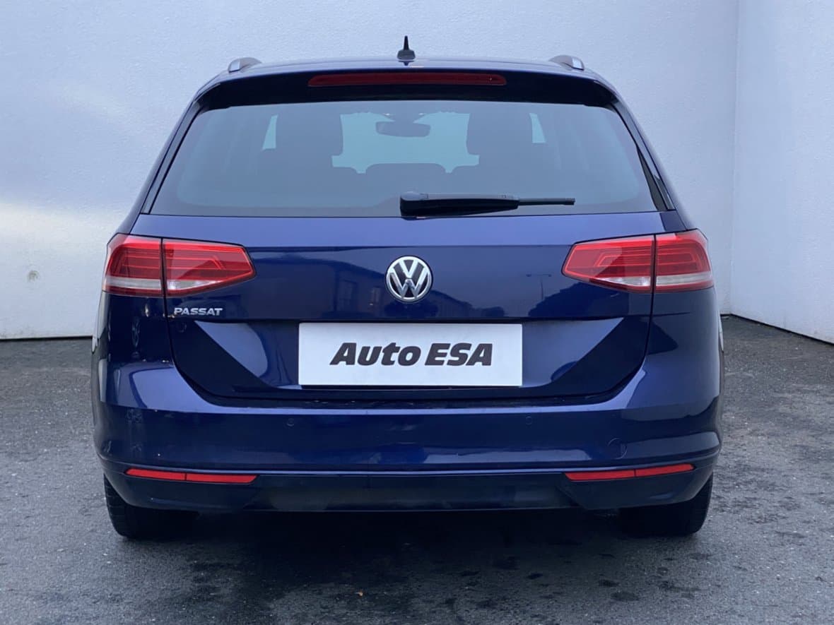 2018 Volkswagen PASSAT - 5