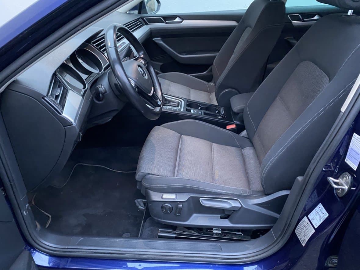 2018 Volkswagen PASSAT - 9