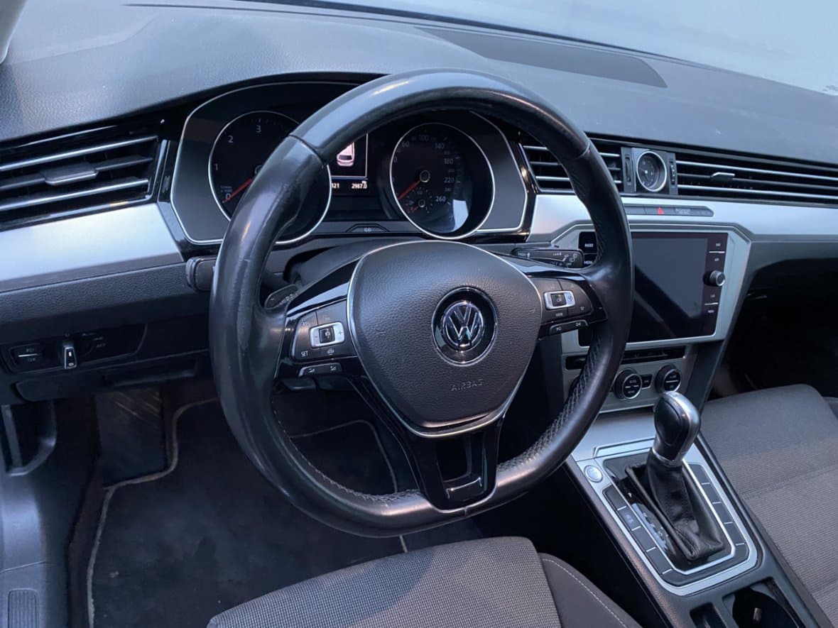 2018 Volkswagen PASSAT - 13