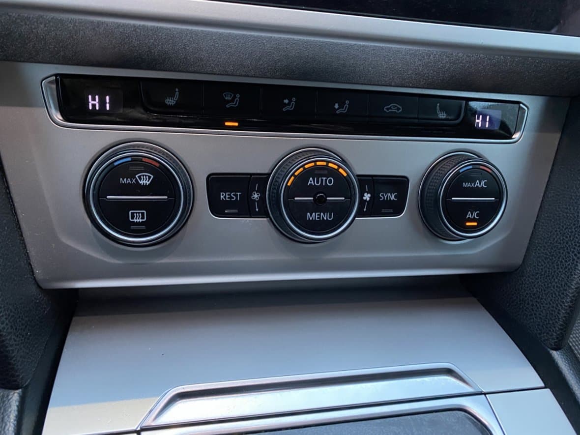 2018 Volkswagen PASSAT - 17