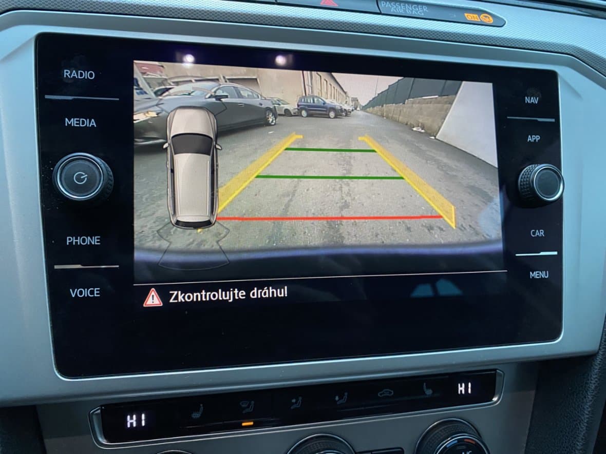 2018 Volkswagen PASSAT - 18