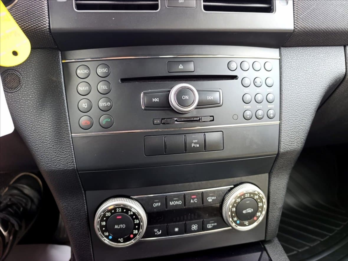 2010 Mercedes-Benz GLK - 17