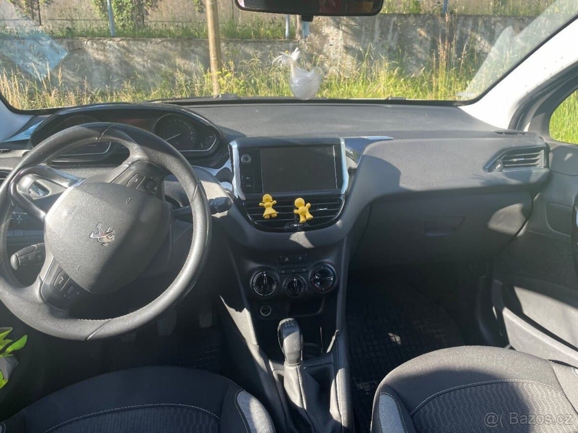 2016 Peugeot 208 - 10