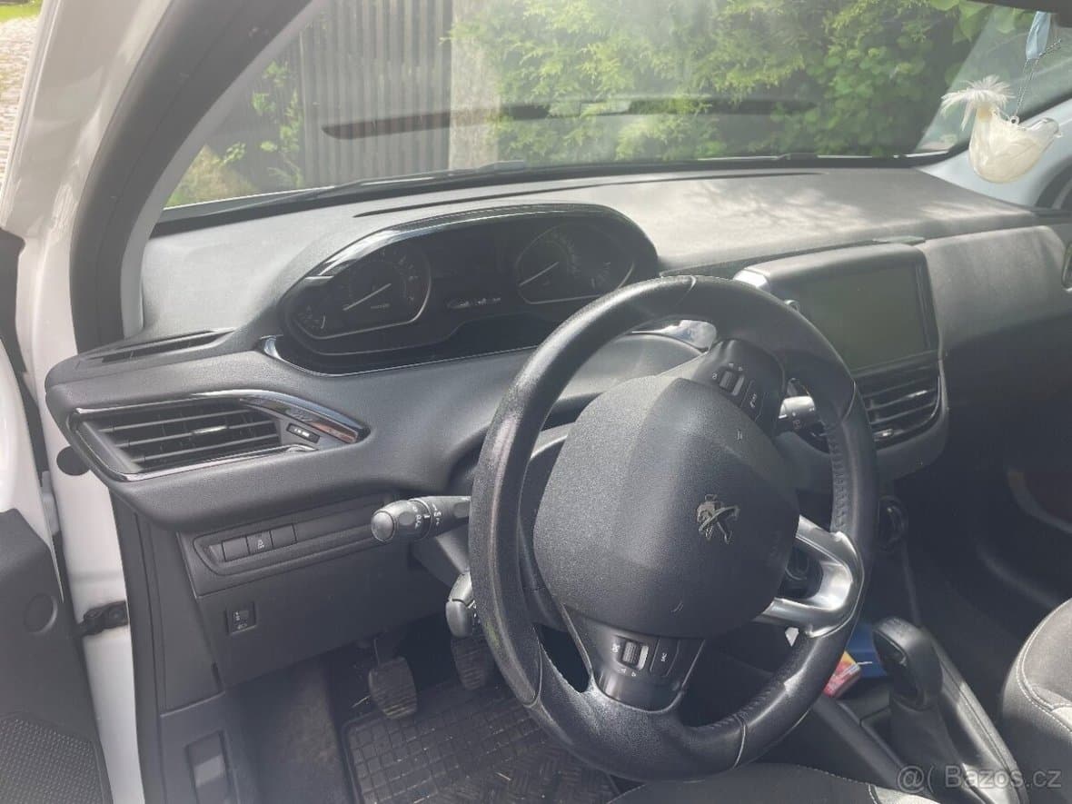 2016 Peugeot 208 - 13