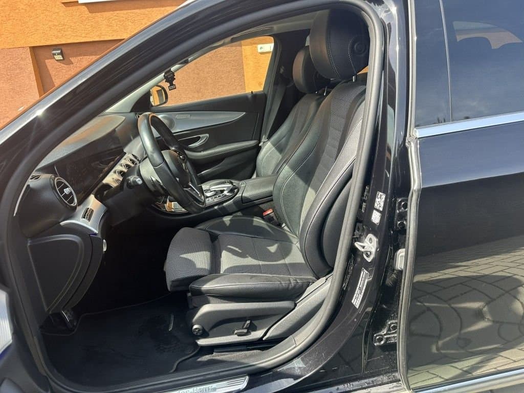 2019 Mercedes-Benz E-CLASS - 12