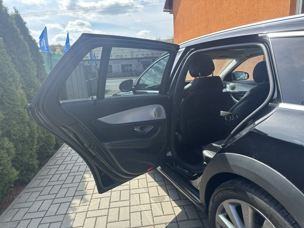 2019 Mercedes-Benz E-CLASS - 17