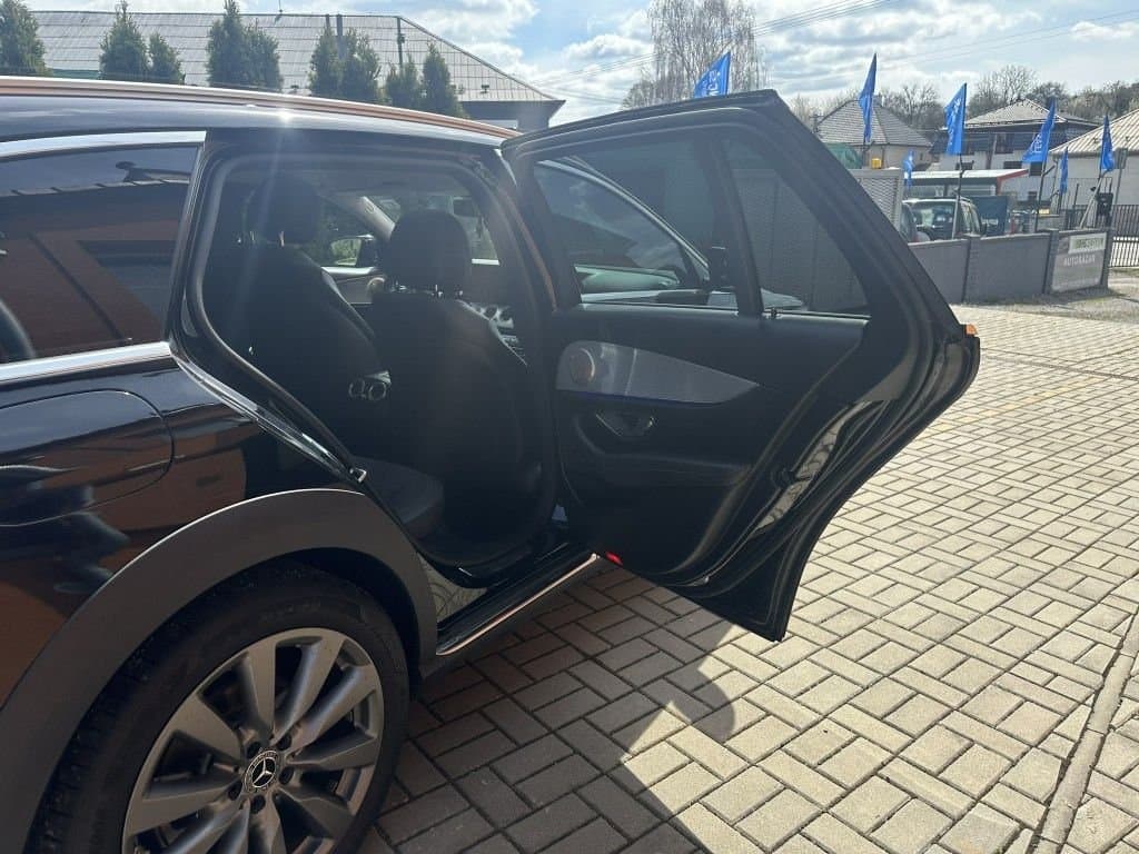 2019 Mercedes-Benz E-CLASS - 19