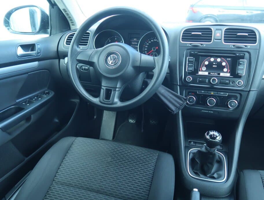 2011 Volkswagen GOLF - 9