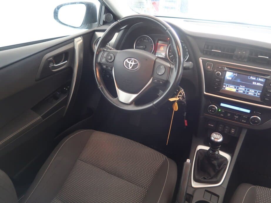 2013 Toyota AURIS - 9