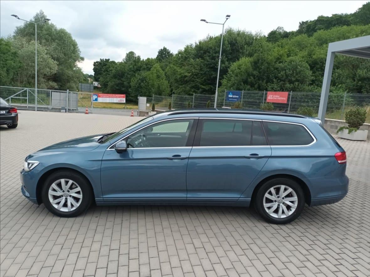 2018 Volkswagen PASSAT - 8
