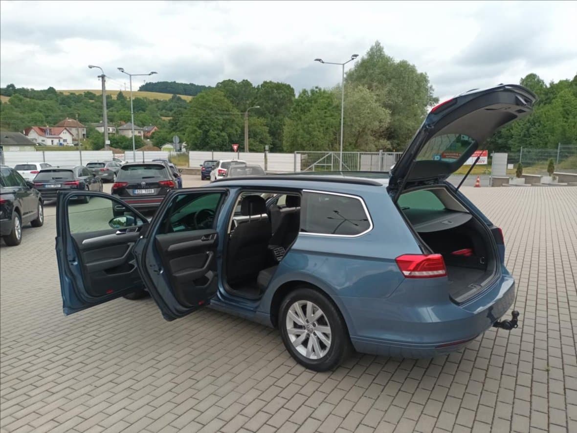 2018 Volkswagen PASSAT - 10