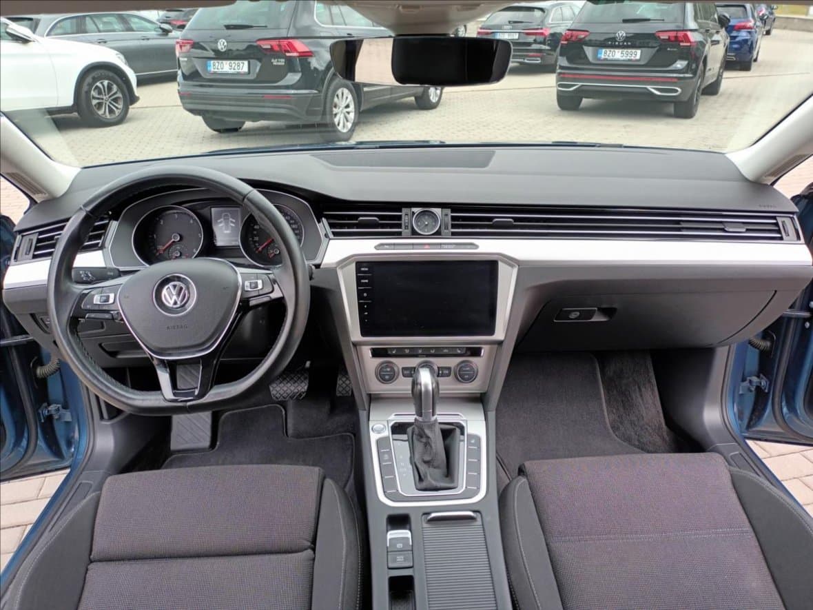 2018 Volkswagen PASSAT - 11