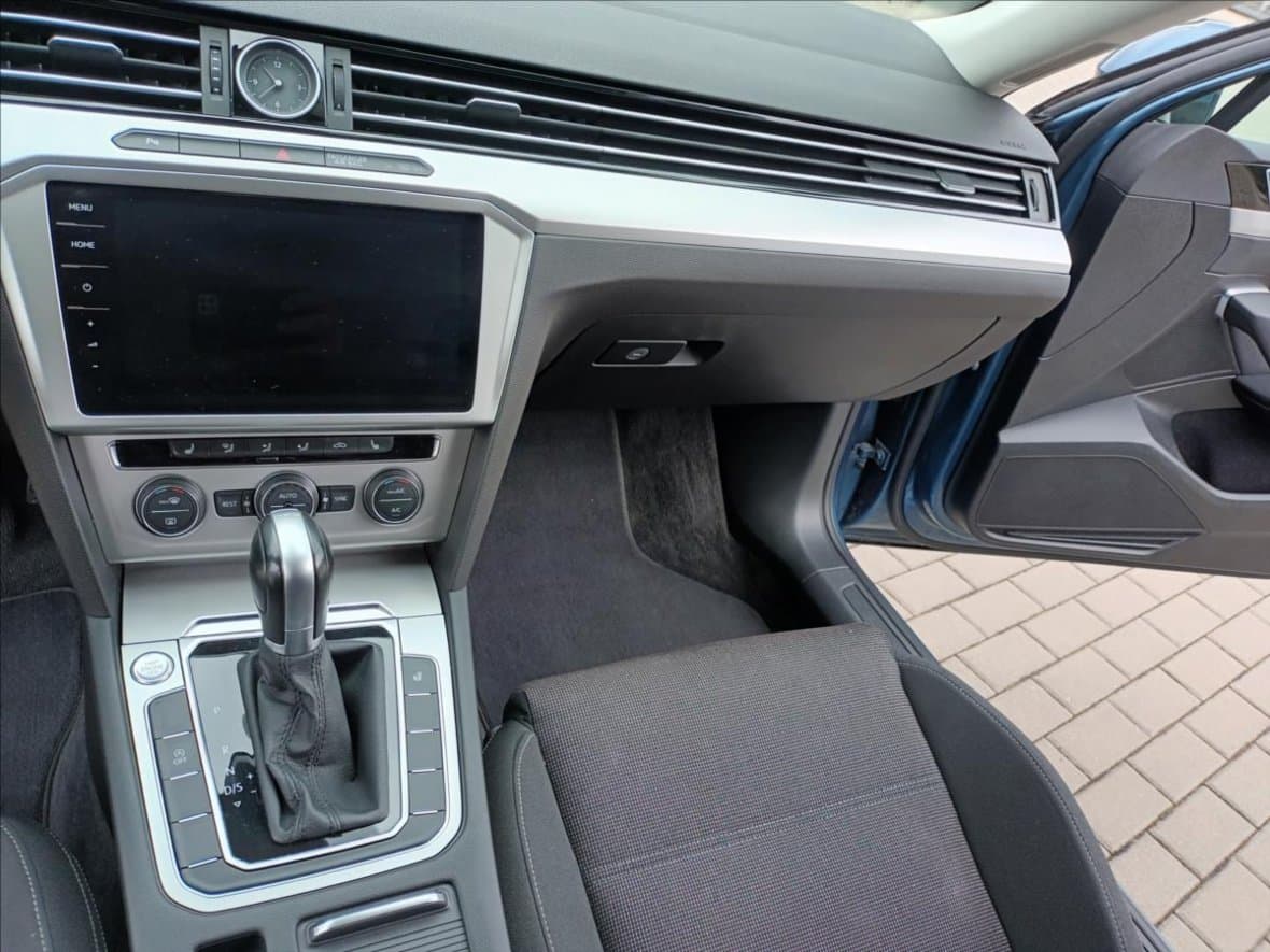 2018 Volkswagen PASSAT - 13