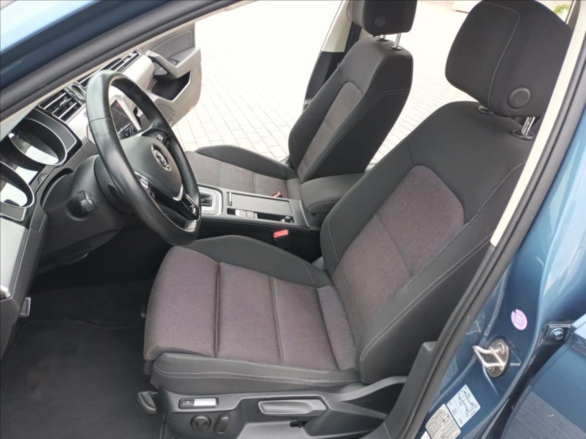 2018 Volkswagen PASSAT - 14