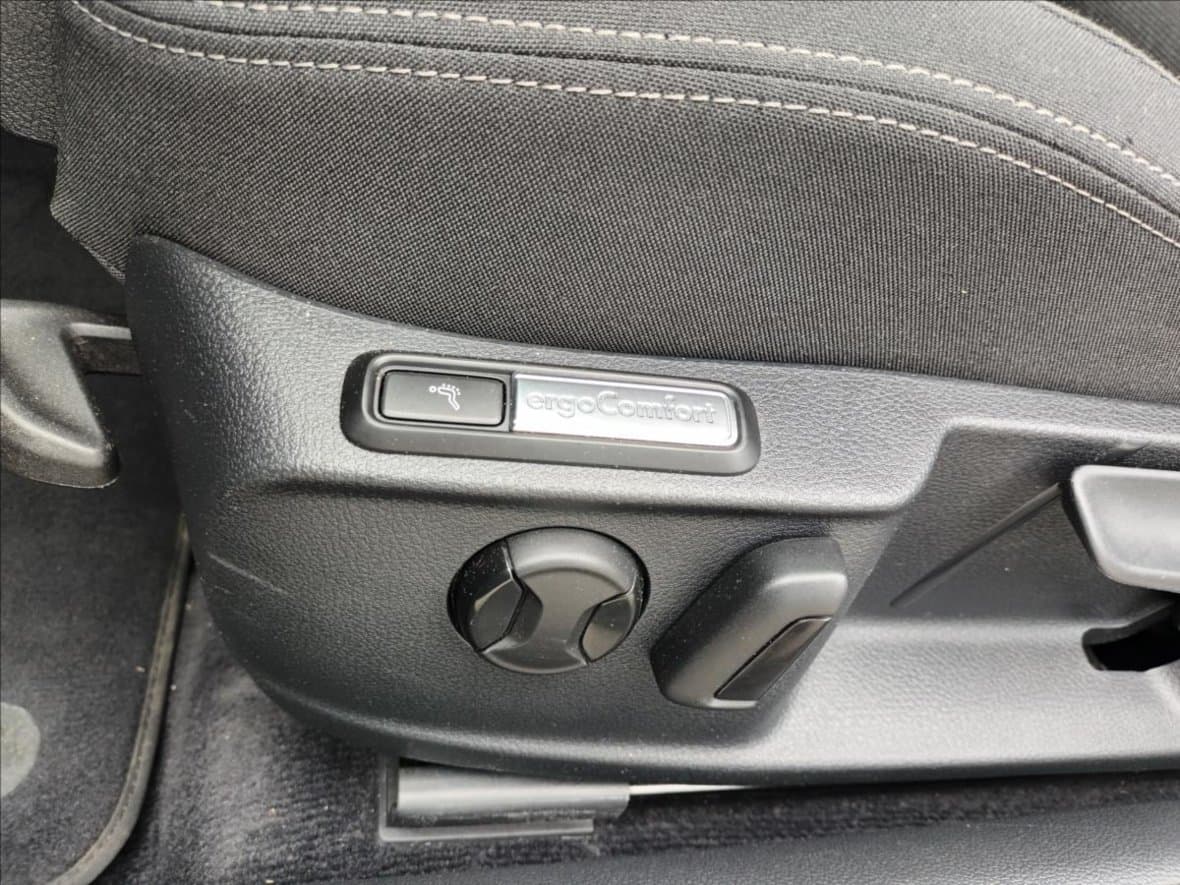 2018 Volkswagen PASSAT - 15