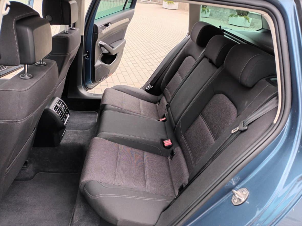2018 Volkswagen PASSAT - 18