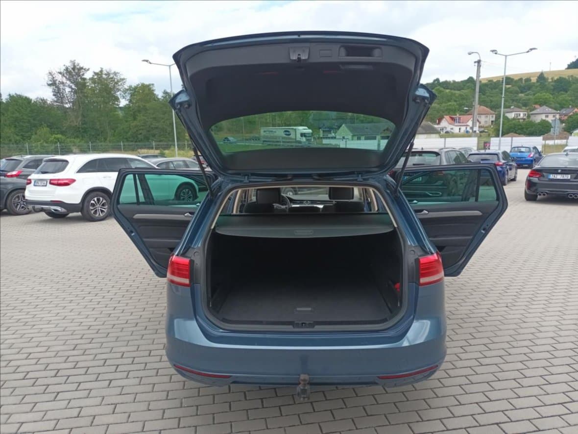 2018 Volkswagen PASSAT - 19