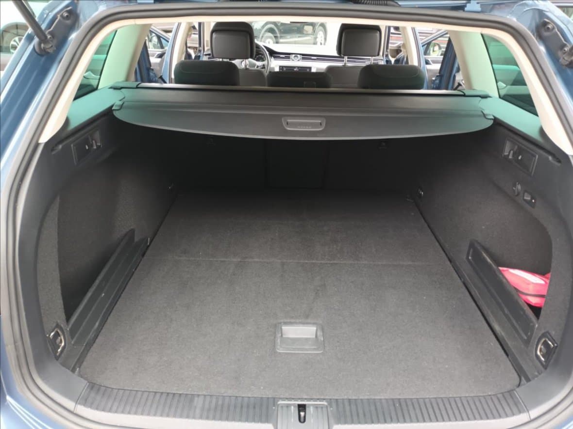 2018 Volkswagen PASSAT - 20