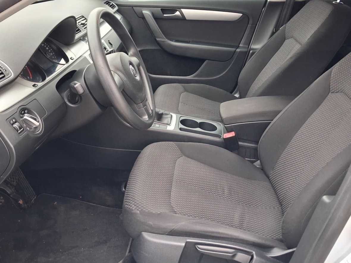 2012 Volkswagen PASSAT - 9