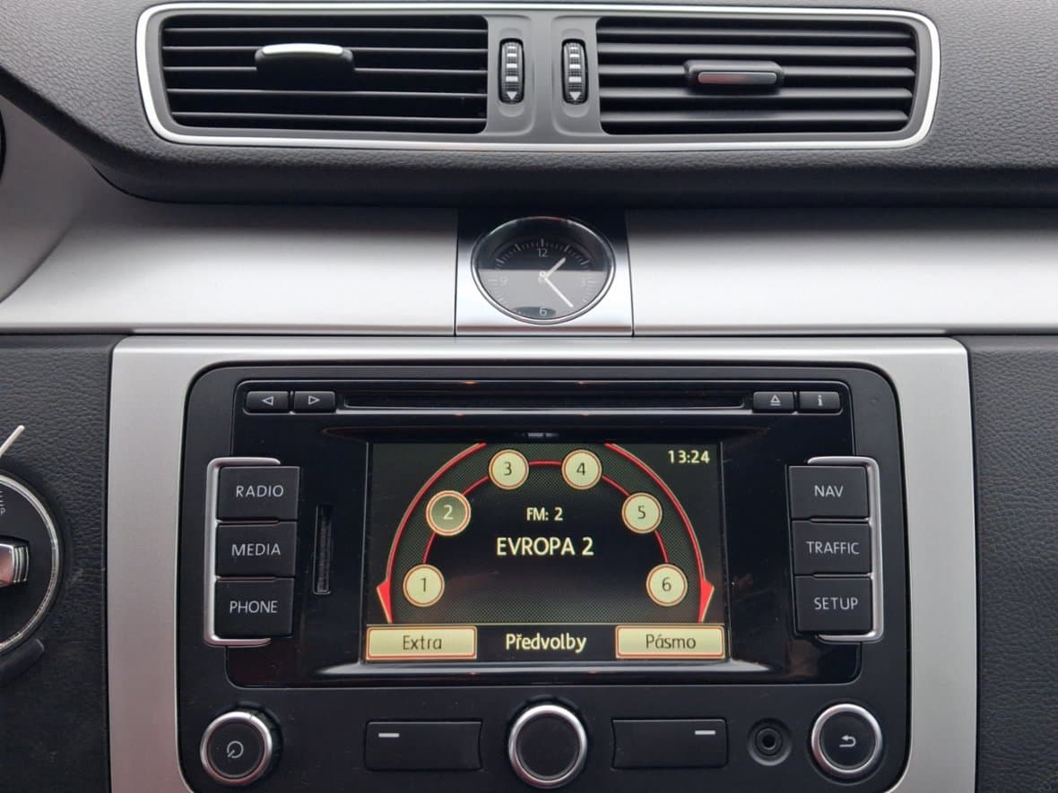 2012 Volkswagen PASSAT - 12