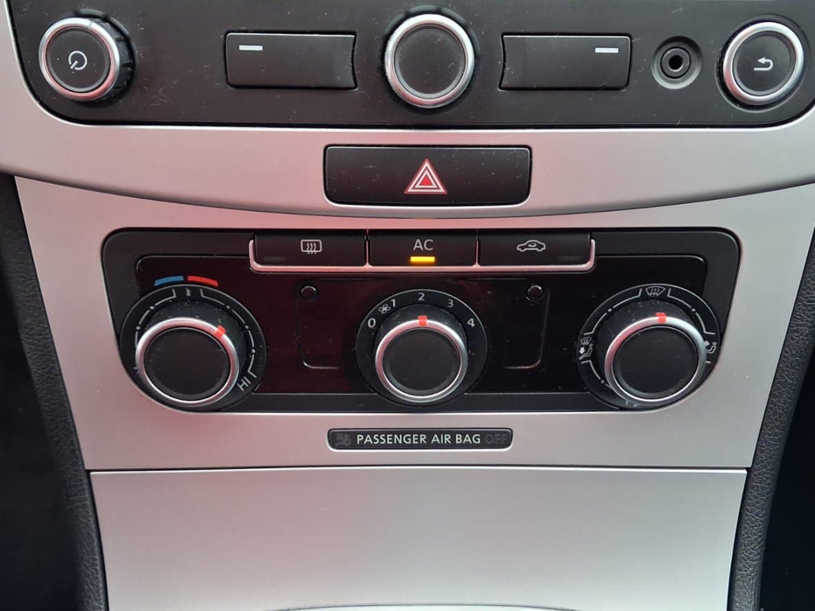 2012 Volkswagen PASSAT - 15