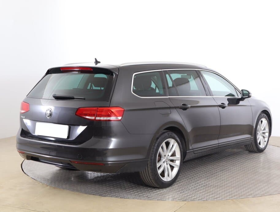 2019 Volkswagen PASSAT - 7