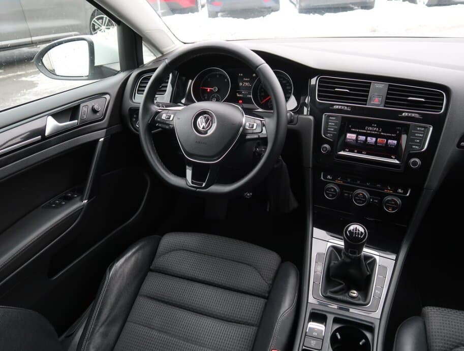 2014 Volkswagen Golf - 9