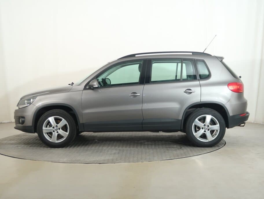 2011 Volkswagen TIGUAN - 4