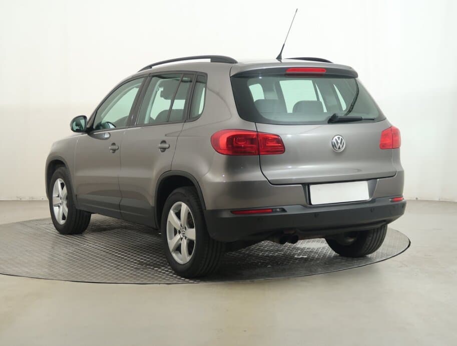 2011 Volkswagen TIGUAN - 5