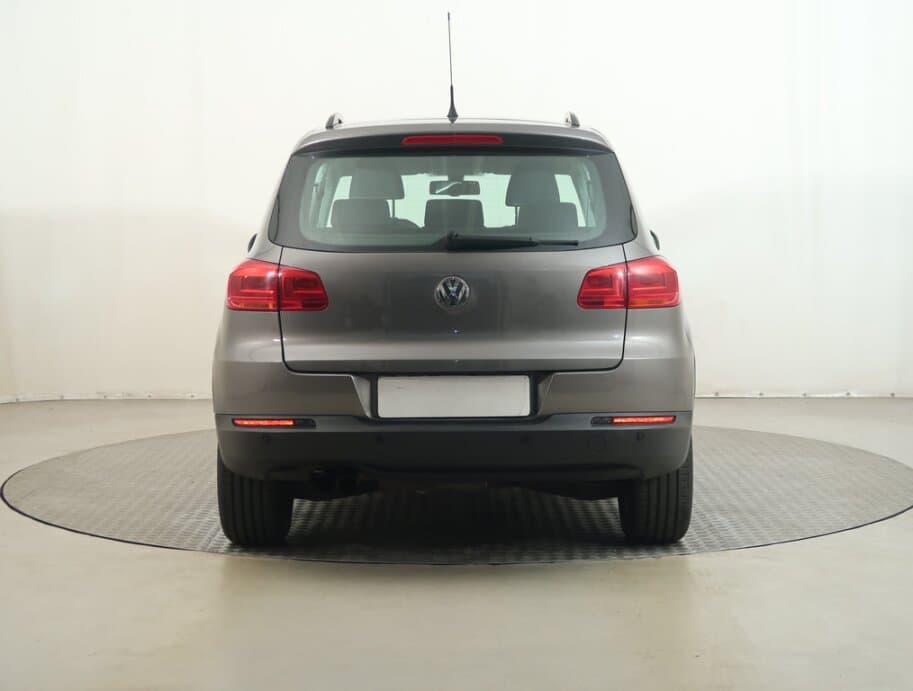 2011 Volkswagen TIGUAN - 6