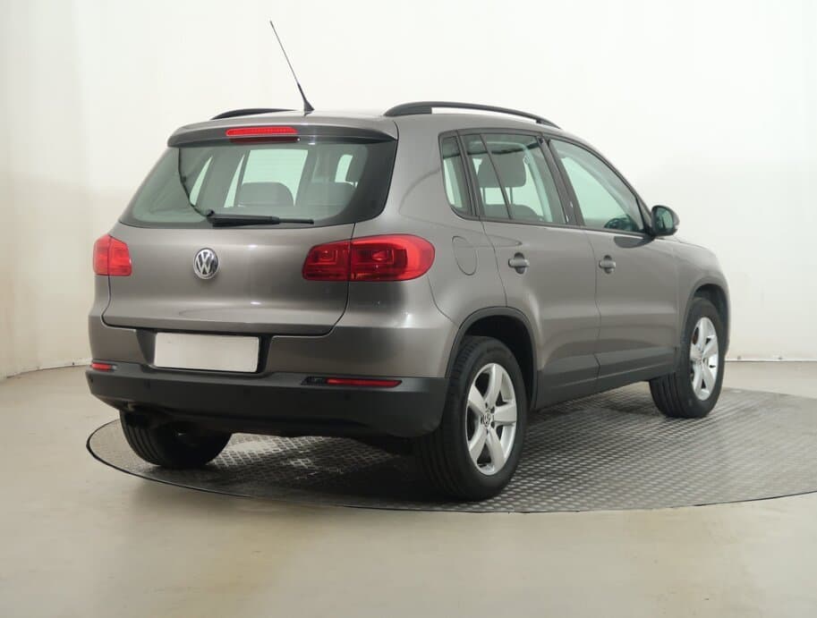 2011 Volkswagen TIGUAN - 7