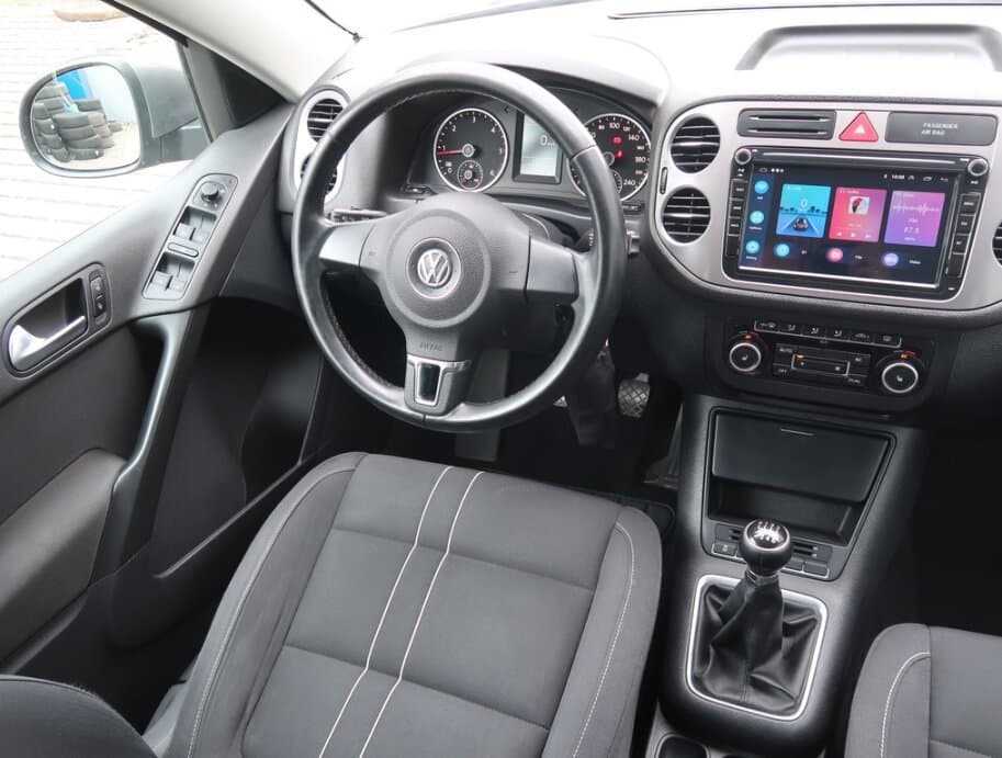 2011 Volkswagen TIGUAN - 9