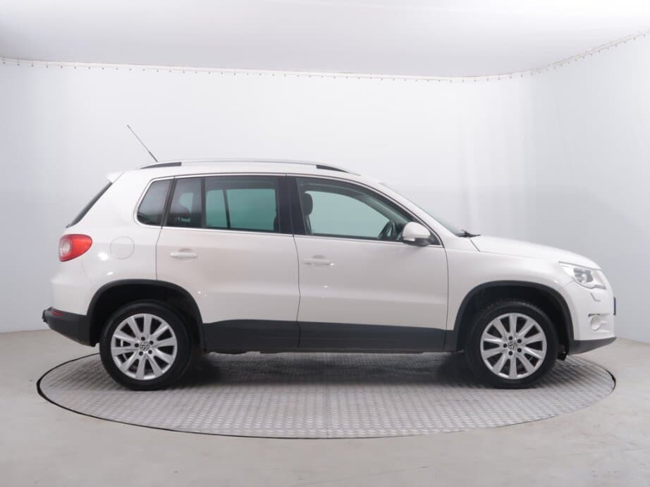 2009 Volkswagen TIGUAN - 8