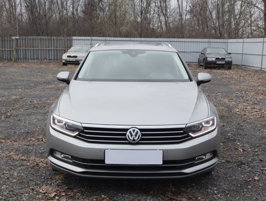 2016 Volkswagen PASSAT - 2