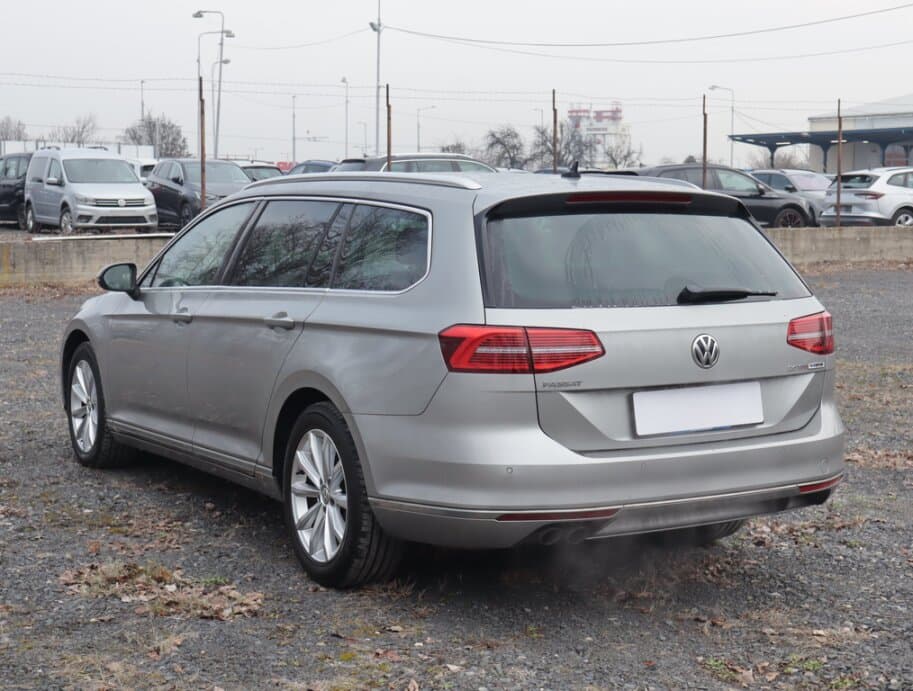 2016 Volkswagen PASSAT - 5