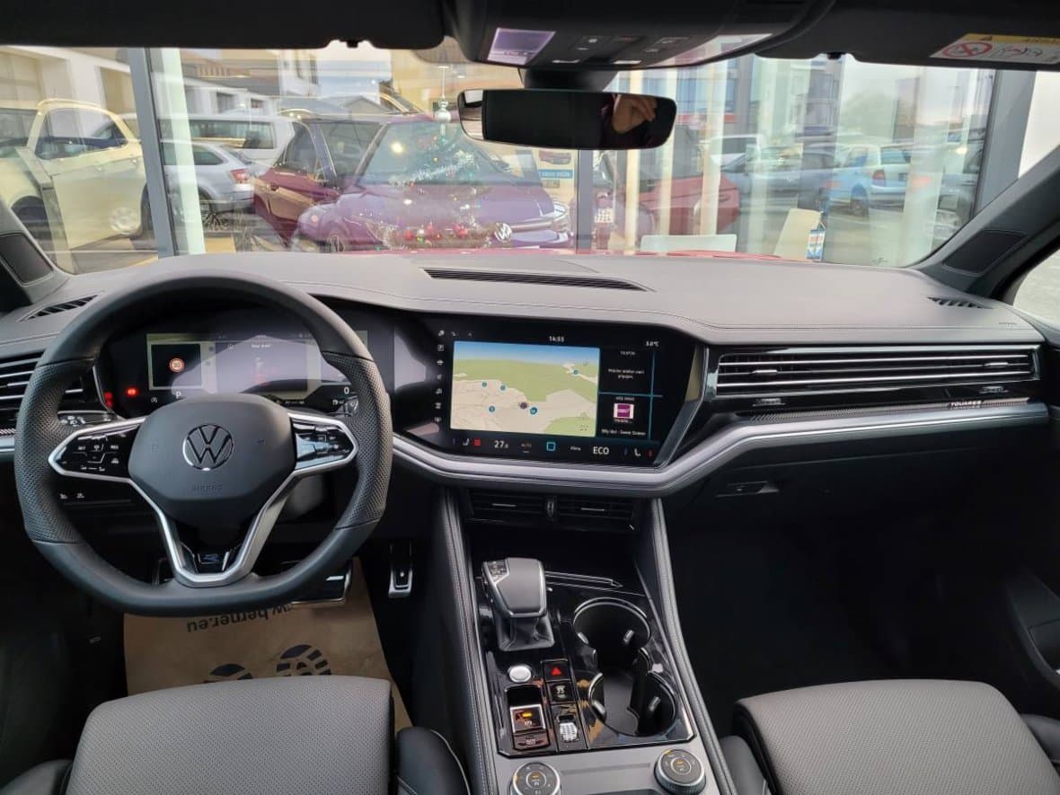 2023 Volkswagen TOUAREG - 37