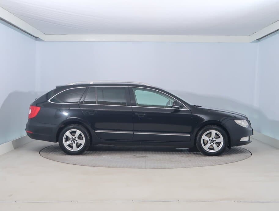 2011 Škoda SUPERB - 8
