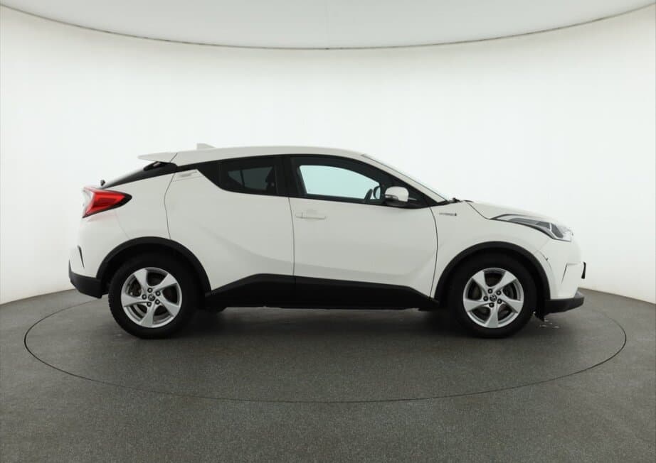 2017 Toyota C-HR - 8