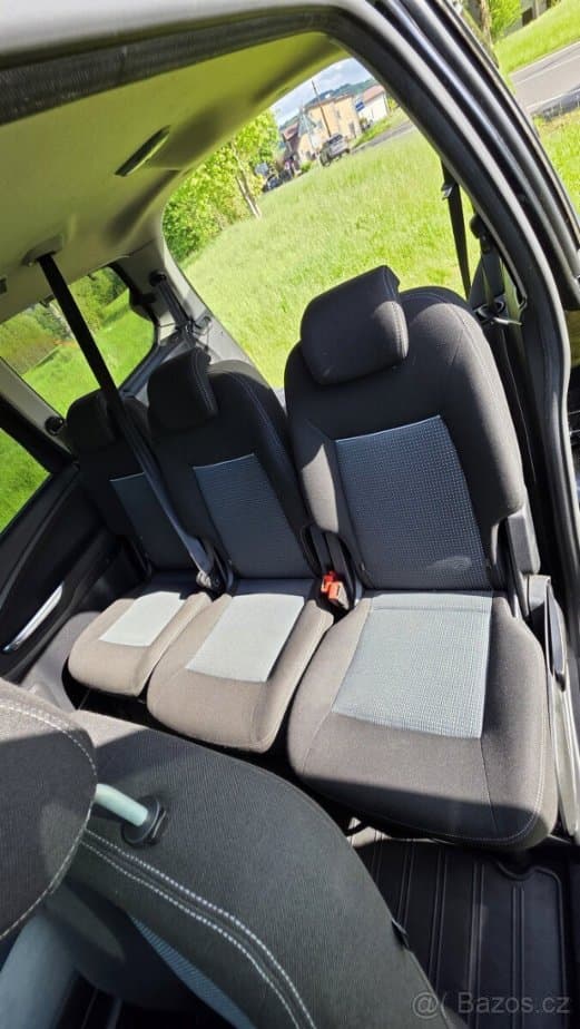 2011 Ford GALAXY - 17