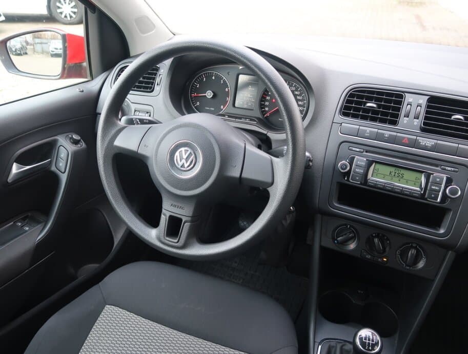 2011 Volkswagen POLO - 9