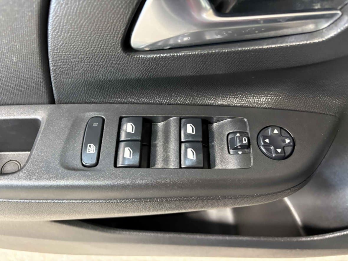 2020 Opel CORSA - 12