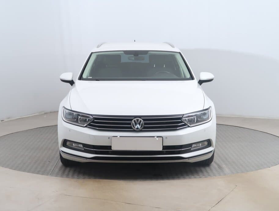 2018 Volkswagen PASSAT - 2